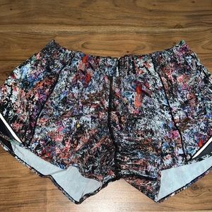 Lululemon Hotty Hot Shorts 12 multicolor black